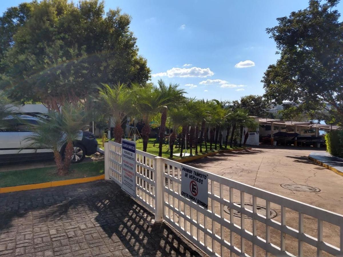 Enseada Nautico Apart Flat I Vista Para O Lago Corumba กัลดัสโนวัส ภายนอก รูปภาพ
